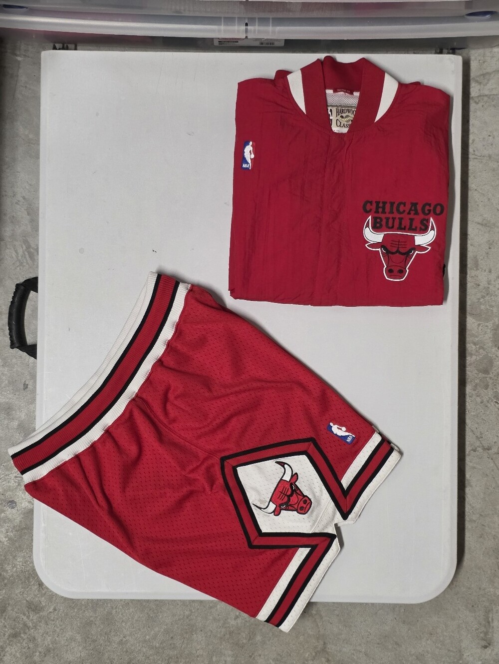 Mitchell & Ness Chicago Bulls NBA Warm Up Jacket & Shorts Set Red Size L